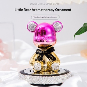 Décoration de voiture en forme d'ours en alliage d'aluminium électro-plaqué coloré, parfum pour voiture, tête qui secoue - Product Image 2