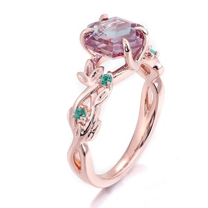 Produit tendance Bague en or rose 18 carats avec pierres synthétiques d'alexandrite Cadeau pour filles Anniversaire Romantique Bijoux personnalisés pour femmes - Product Image 2