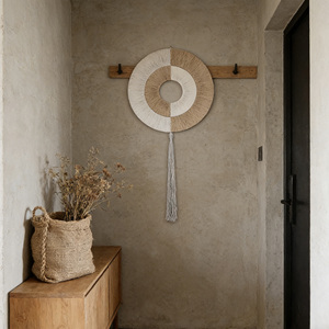 Décoration murale en corde minimaliste Wabi-Sabi avec pompon circulaire artisanal pour les intérieurs de maisons d'hôtes rétro - Product Image 3