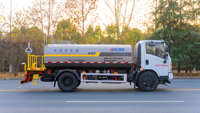 Camion-citerne à eau Dongfeng Huashen T1 4x2 Diesel 9,3 m³ Euro 6 pour le nettoyage des routes municipales, l'irrigation verte et la voirie sanitaire