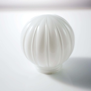 Venta caliente europeo de mediados de siglo ópalo blanco rayas verticales Pantalla de lámpara de alta calidad bola de cristal hecha a mano cubierta de luz moderna - Product Image 2