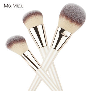 Adorable ensemble de 11 pinceaux plats avec poils synthétiques et manche en bois pour le <span class=keywords><strong>maquillage</strong></span> du visage et du gloss à lèvres - Product Image 4