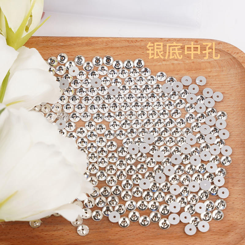 คริสตัลด้านล่างสีเงิน