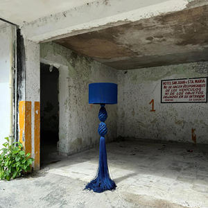 Lampe sur pied moderne LED E27 de <span class=keywords><strong>style</strong></span> bohème rétro avec base en métal et pompon tissé à la main - Product Image 2