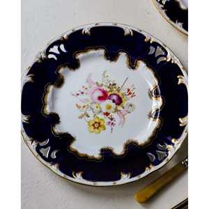 Juego de Platos de Cerámica Pintados a Mano con Flores Modernas de Gabriella P., Diseño Personalizable, Platos para Cena, Platos para Ensalada, Platos para Parejas, para Hoteles - Product Image 6