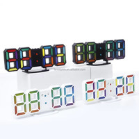 Grande horloge murale numérique multicolore à LED 3D Luminosité réglable Réveil de table/bureau coloré pour chambre à coucher salon