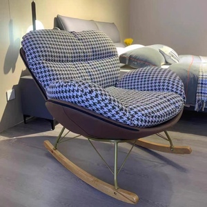 Bon <span class=keywords><strong>prix</strong></span> du nouveau produit 2024 laine <span class=keywords><strong>d</strong></span>'<span class=keywords><strong>agneau</strong></span> avec cadre en bois pieds en métal chaise berçante en cuir pour chambre à coucher - Product Image 4