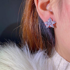 Orecchini con Diamanti Bianchi Champagne, Gioielli Raffinati in Oro Bianco con Diamanti Naturali Taglio a Pera, Stile Romantico per Matrimonio - Product Image 5