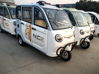 Precio DE FÁBRICA DE China Venta caliente Tuktuk Carga rápida Cabina cerrada Pasajero Llevar Scooter eléctrico Triciclo Ancianos Viaje diario