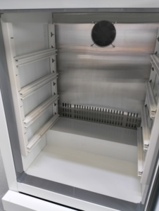 Réfrigérateur vitrine encastrable à porte vitrée simple, contrôle numérique, étagères réglables, dégivrage automatique, 2-8°C XY-HW150 - Product Image 3