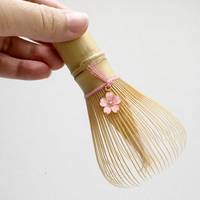 Fouet à Matcha Japonais Fait Main Ceremoniel Personnalisable Violet Shin Chasen avec un Charme Exceptionnel pour la Cérémonie du Matcha - Vente Flash