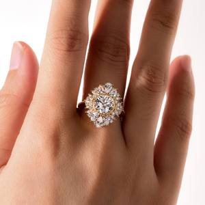 แหวนเงินแท้ S925 สไตล์เรโทรทรงกลมประดับเพชรโมอิสซาไนต์ชุบไฟฟ้า ดีไซน์ดอกไม้ใหญ่ หรูหรา สไตล์อ่อนโยนสำหรับผู้หญิง - Product Image 3