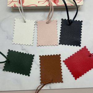 Colgante de coche con borde en zigzag de colores para imprimir, llavero en blanco, colgante de cuero PU para bolso, accesorios de decoración para carteras - Product Image 2