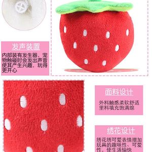 ของเล่นตุ๊กตาสตรอว์เบอร์รี่พูดได้สำหรับสุนัขและแมว ของเล่นมีเสียงบีบมีเสียง ดีไซน์ปักลาย สีแดงและชมพู - Product Image 4