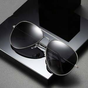 Lunettes de soleil polarisées vintage pour hommes et femmes avec logo personnalisé, monture en métal, protection UV400 - Product Image 1