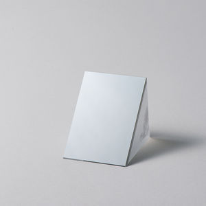 Prisma Triangular Equilátero BK7/H-9L de Alta Transmissão com Revestimento Antirreflexo - Product Image 2