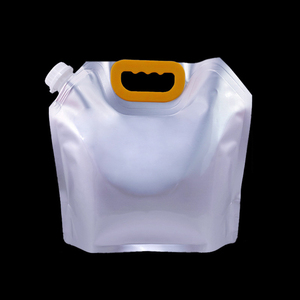 Sacs d'emballage pour boissons froides Feuille de qualité alimentaire Doypack Bec Stand Up <span class=keywords><strong>Sac</strong></span> en plastique avec poignée Paquet de buse pour boissons - Product Image 2
