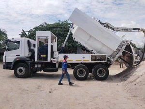 Camion d'aspiration des eaux usées <span class=keywords><strong>DAF</strong></span> MAN 6x4 Diesel, manuel, capacité 15m³, norme Euro 5, pour le nettoyage des eaux usées municipales - Product Image 6