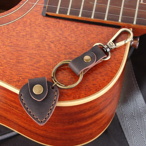 Gegraveerde Gitaar Pick Sleutelhanger Nieuwigheid Geschenken Elektrische Gitaar Accessoires Gitaar Plectrums Zakje Organizer Cadeau Voor Hem - Product Image 1