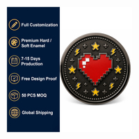 Badge en métal moulé sous pression, émaillé couleur nickel noir, motif cœur pixel rétro, pour événements de jeu, cadeaux promotionnels, vente en gros