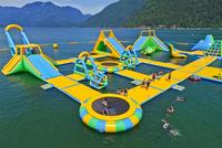 Balançoire gonflable géante Sky Rocket |   Tour de balançoire flottante extrême pour parc aquatique |   Structure de jeux aquatiques à sensations fortes