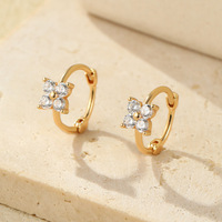 SPJ Trendige 925 Sterling Silber Ohrringe Mini Vierblättriges Kleeblatt Huggie Hoop Ohrringe Winziger Knorpel-Piercing Schmuck