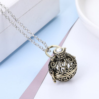 Collier pendentif vintage en forme de cage creuse, diffuseur d'huiles essentielles d'aromathérapie, avec pierre de lave et boule de coton