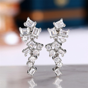 Eleganti Orecchini a Perno Geometrici per Donne, Gioielli Scintillanti da Sposa - Product Image 4