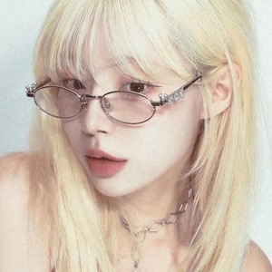 2024 New Fashion Small Oval <b>Frame</b> Sunglasses Y2K Diamond Classic UV400 Luxury Style Women Sunglasses - Product Image 4