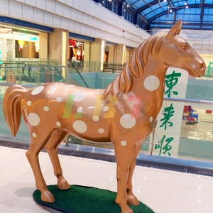 Sculpture de cheval en fibre de verre peinte Libit LBT 041, figurine à poser au sol pour extérieur, motif animal, décoration du Nouvel An chinois - Product Image 1