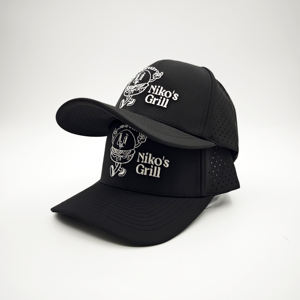 Casquette de baseball imperméable personnalisée à 6 panneaux en polyester blanc, perforée au laser, motif Dobby Dot/Léopard, avec logo en patch PVC, pour papa golfeur - Product Image 1