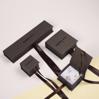 Boîte cadeau de bijoux OEM Sunny Pack, boîtes de bijoux de marque de luxe en papier magnétique avec logo personnalisé emballage en brun chocolat