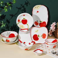 Service de table complet en céramique pour enfants, motif pomme, comprenant assiette compartimentée, bol à riz, tasse et soucoupe, idéal pour les fêtes d'enfants