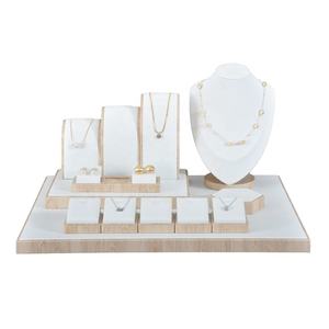 Expositor de Joyería de Cuero al por Mayor, de Alta Gama, con Logotipo OEM, Conjuntos de Exhibición de Joyería, Expositor de Collares y Pendientes - Product Image 1