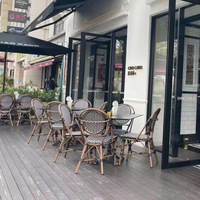 Ensemble table et chaises de salle à manger en rotin PE moderne OEM ODM, résistant aux intempéries, écologique, pour patio, jardin, cour, villa, hôtel, extérieur