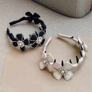 ที่คาดผมหนังประดับดอกไม้หรูหรา ฝังเพชร ดีไซน์พันเกลียวอย่างสวยงาม สำหรับผู้หญิง - Product Image 4