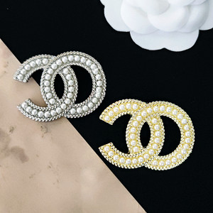 Nouvelle Broche en Alliage Lettre Luxe Léger avec Zircon Brillant, Épingle de Revers Élégante pour Décoration de Costume, Chemise, Manteau et Usage Quotidien - Product Image 3