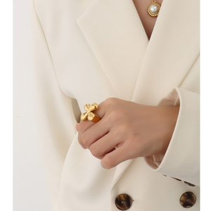 Dainty <b>Chunky</b> <b>Ring</b> Irregular Design Waterproof Non Tranish Flower Finger <b>Ring</b> for Weddings and Engagements - Product Image 6