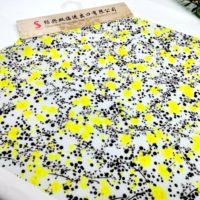 Tissu en coton 100 % biologique peigné à faible MOQ, imprimé à pois noirs et motifs floraux jaunes, idéal pour les robes de filles