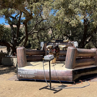 Bulle mécanique gonflable de rodéo, jeu de taureau mécanique commercial avec commandes électriques, thème arène western cowboy, pour location de carnaval