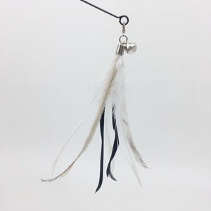 Accessorio per <span class=keywords><strong>gatti</strong></span>: Bastoncino con piume di tacchino morbide e campanello, con piume di ricambio multiple e fascia per la testa, per l'intrattenimento dei <span class=keywords><strong>gatti</strong></span> - Product Image 4