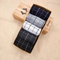 Vente en gros en Chine Fabricant 5 paires par boîte Coton Four Seasons Hommes Boîte habillée Chaussettes Cadeau d'affaires Chaussettes