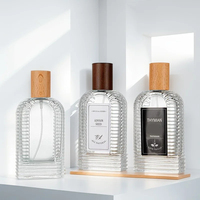 Baïonnette de luxe de qualité supérieure 60ml Flacon vaporisateur de parfum à étiquette personnalisable avec couvercle en bois