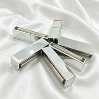 Baume à lèvres transparent personnalisé en gros sous marque privée, gloss repulpant, maquillage longue tenue, haute pigmentation, végétalien, hydratant, en plastique
