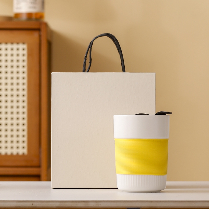 สีเหลือง