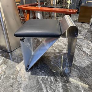 Tabouret en acier inoxydable : durable, facile à nettoyer pour la cuisine/le café, robuste, élégant, idéal pour les sièges décontractés modernes - Product Image 6