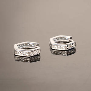 E3474 Anello in Oro Bianco con Diamanti Taglio Baguette, Gioiello Classico Unisex di Alta Qualità - Product Image 4