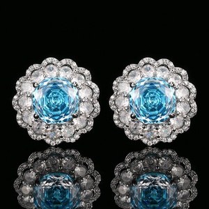 Boucles d'oreilles tendance en cuivre écologique plaqué rhodium, zircon rose taille rose 10*10mm, motif floral de haute qualité pour un charme féminin - Product Image 5
