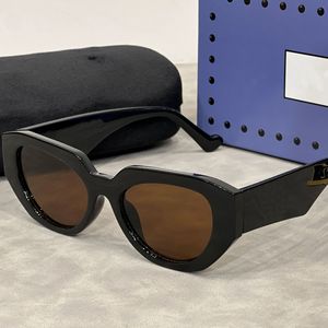 Gafas de Sol Cuadradas Nuevas al por Mayor para Hombre, Mujer y Jóvenes, Protección UV400, Montura Roja, Estilo Occidental, Protección Solar para Exteriores, Éxito en Ventas Transfronterizas - Product Image 4