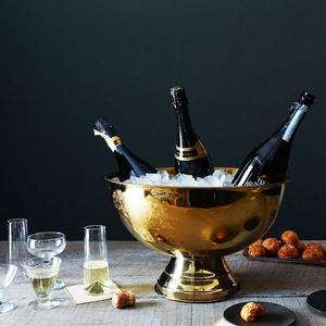 Seau à glace en aluminium plaqué or pour boissons et champagne, idéal pour la décoration de soirées en boîte de nuit - Product Image 1